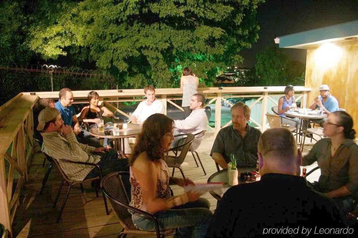 Tradewinds Hotel San Fernando Restaurant photo